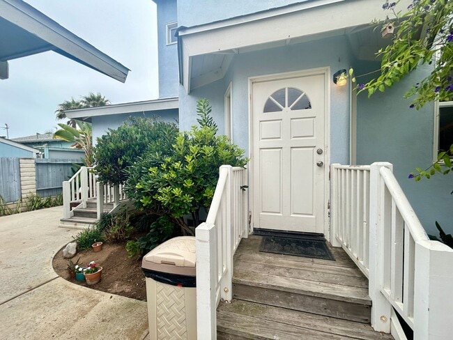 Building Photo - Spacious Beach House in South Oceanside