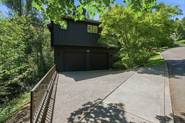 Building Photo - 227 NW Seblar Dr
