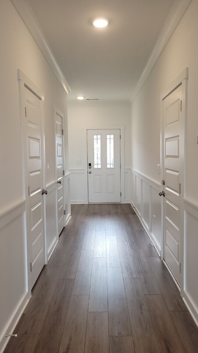 Building Photo - One fee month with 18-month lease!!! "Charming 3-Bed Oasis with Granite Elegance on Discovery Poi...