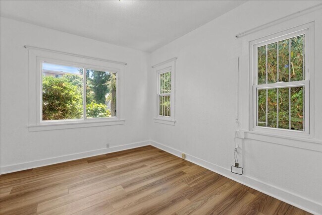 Building Photo - Stylish and Updated North Inglewood House ...