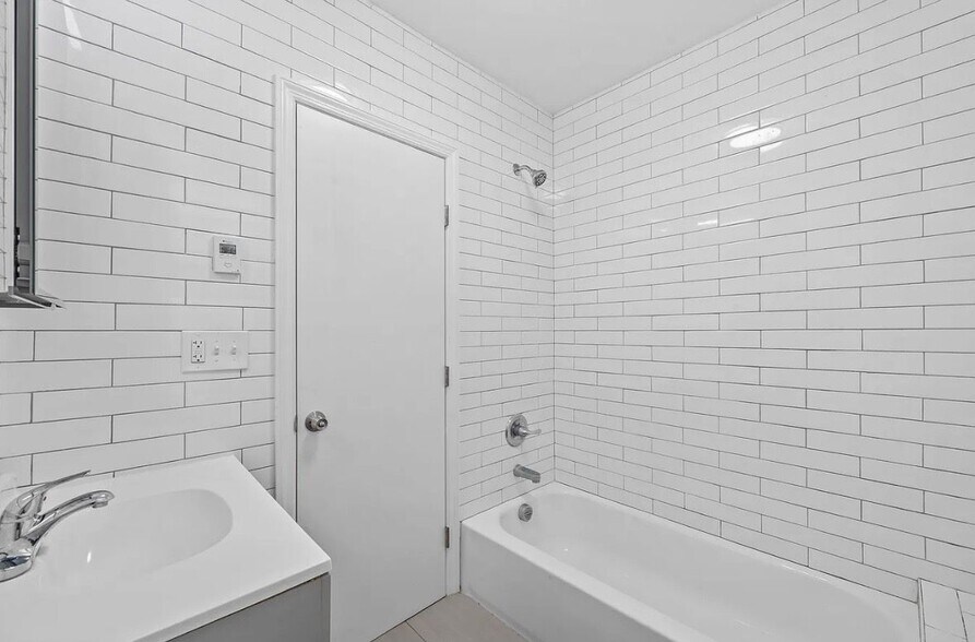 Building Photo - 413 Lanza Ave