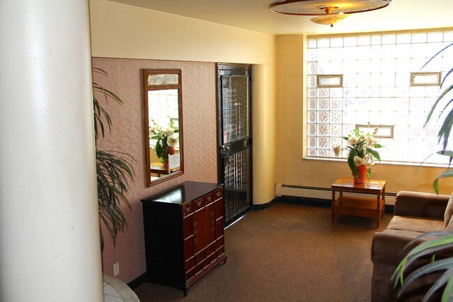 Building Photo - 660 Whitmore Rd