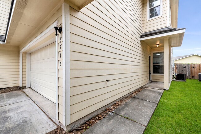 Building Photo - 8710 Thistlemoor Ln