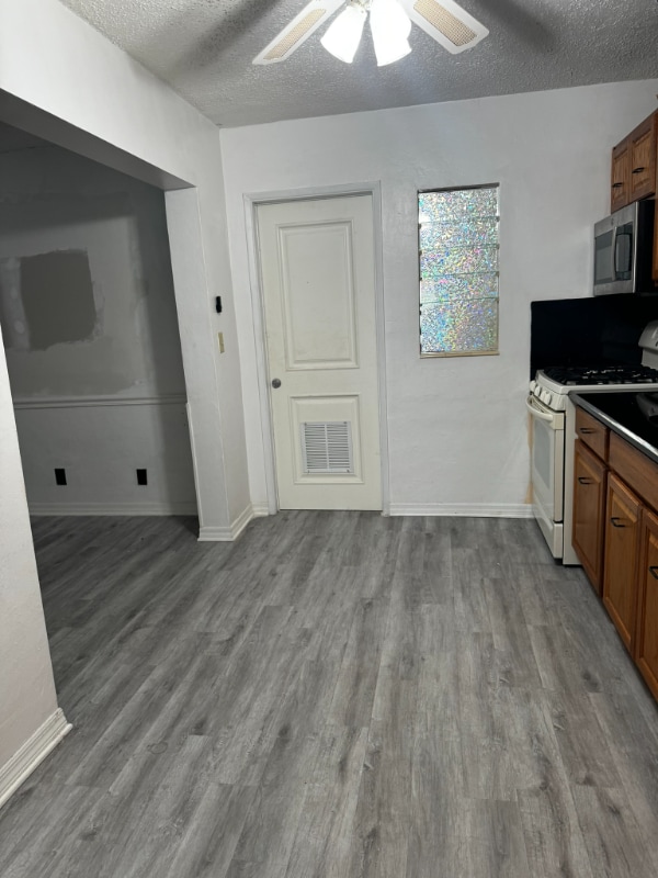 Building Photo - 5140 NE 3rd Ave