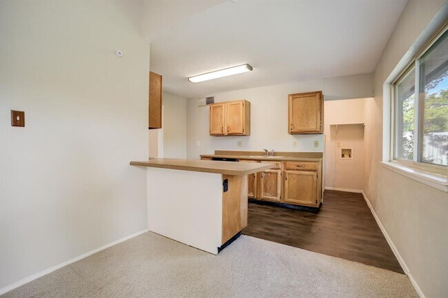 Building Photo - 2822 Canary Ln