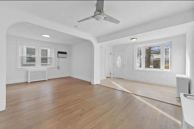 Building Photo - 838 Roosevelt Ave