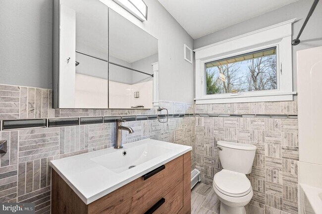 Building Photo - 847 Highspire Rd