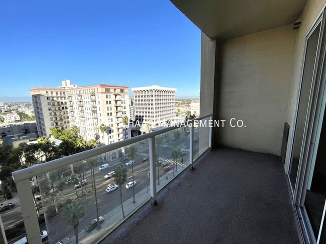 Building Photo - 488 E Ocean Blvd