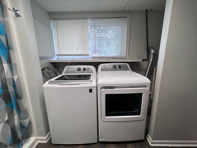 Building Photo - 3003 Winesap Dr NE