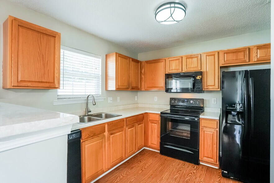 Building Photo - 7330 Great Laurel Dr