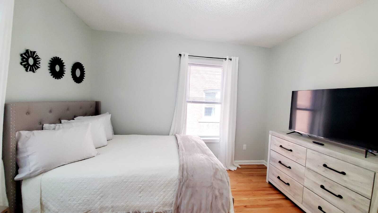 Building Photo - 2339 Main St