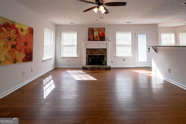 Building Photo - 3998 Oak Crossing Dr NE