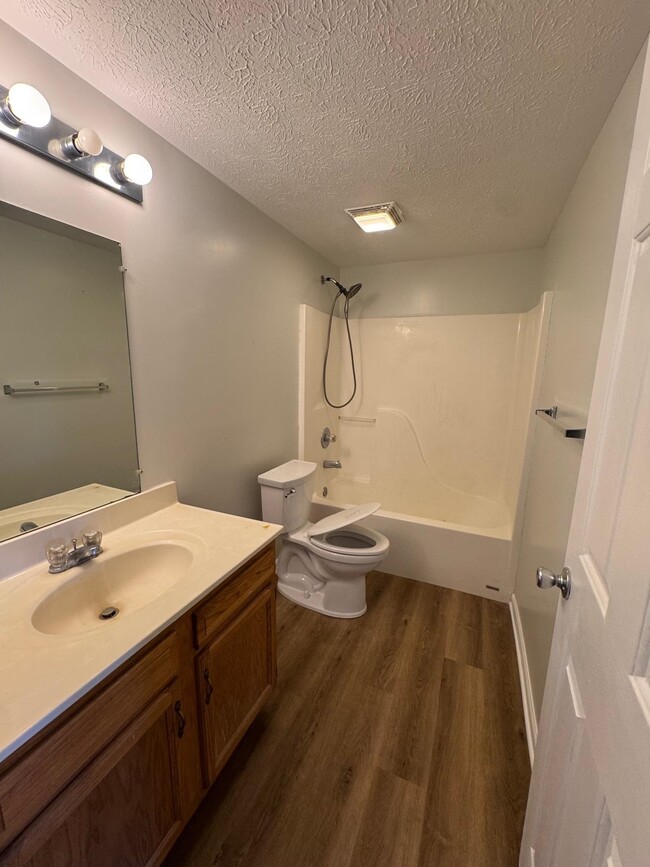 Building Photo - 175 Deer Dr