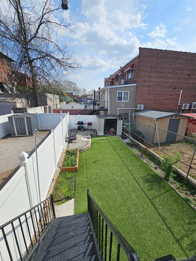 Building Photo - 2082 Pitman Ave
