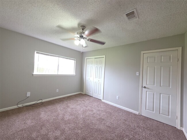 Building Photo - 9814 Kiwi Ln