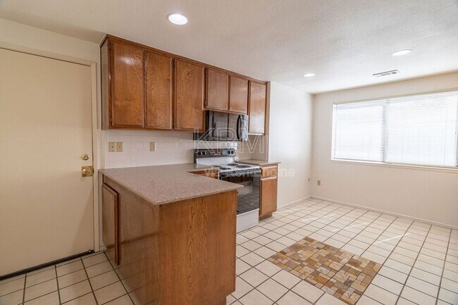 Building Photo - 2930 Driftwood Pl