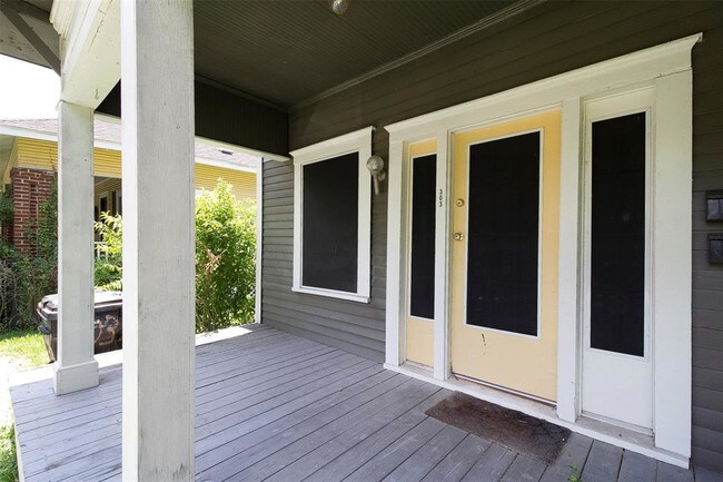 Building Photo - 303 Northwood St