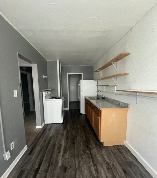 Building Photo - Charming 1 Bedroom 1 Bath Duplex for Rent Northeast Wichita, Near WSU - Prelease Today.