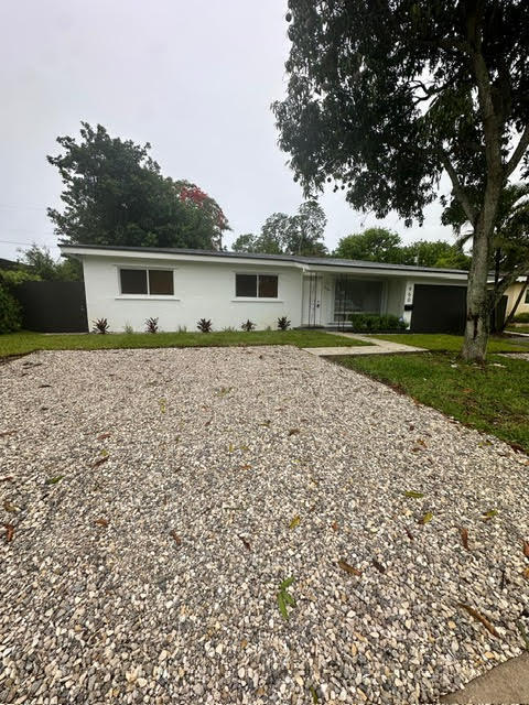 Building Photo - 950 E Dayton Cir