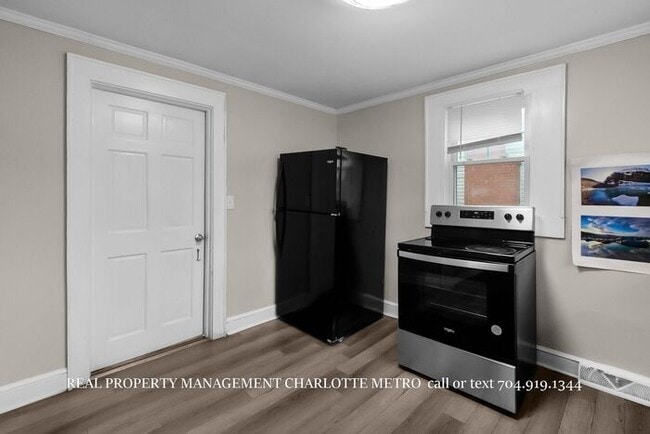 Building Photo - Charming Downtown Albemarle Cottage with Timeless Appeal