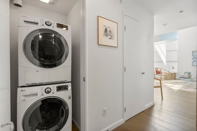 Building Photo - 1364 Powell St