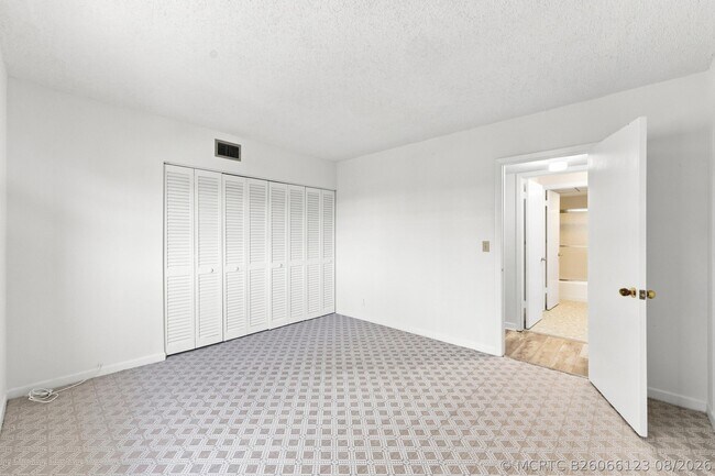 Building Photo - 1601 S Flagler Dr