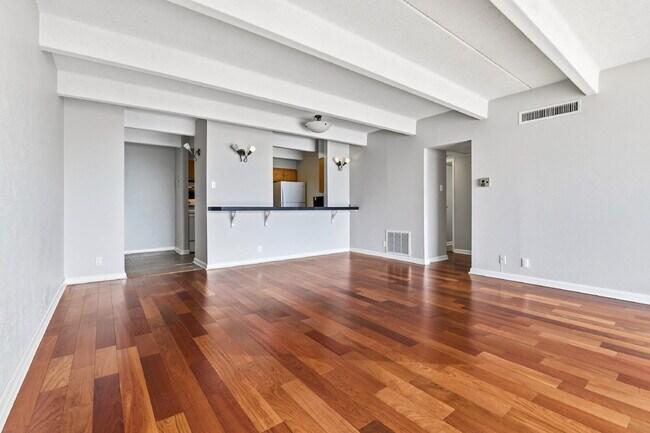 Building Photo - $2,345.95 - 2 Bed, 2 Bath Condo in Denver with Central AC!