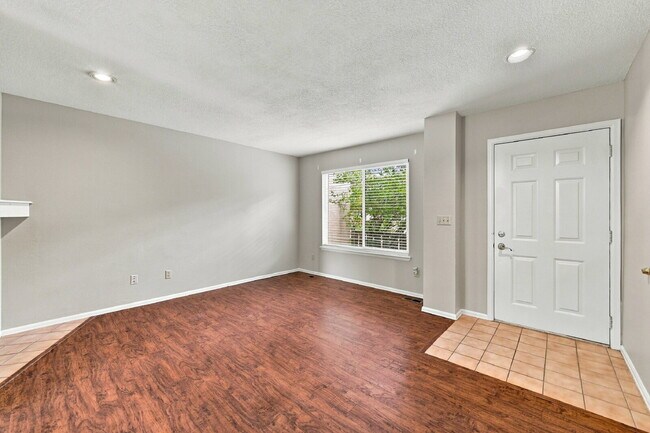 Building Photo - 2027 Bristlecone Dr