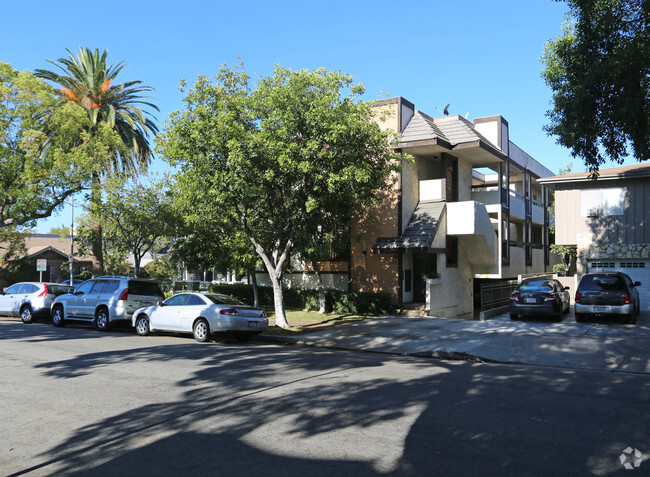 Primary Photo - 307 N Kenwood St