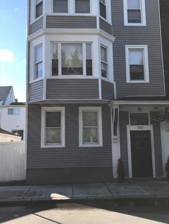 Building Photo - 383 Maverick St