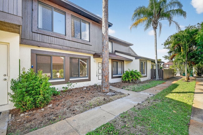 Building Photo - 5352 Bosque Ln