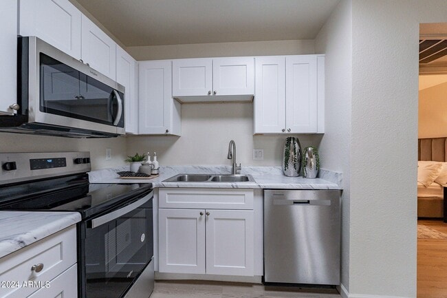 Building Photo - 4901 S Calle Los Cerros Dr