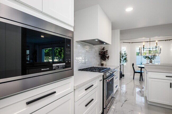 Building Photo - 76817 Manor Ln