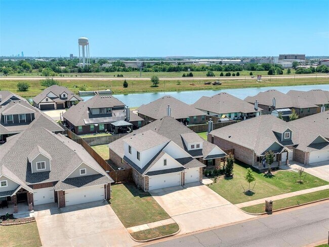 Building Photo - 800 Bison Crossing Dr
