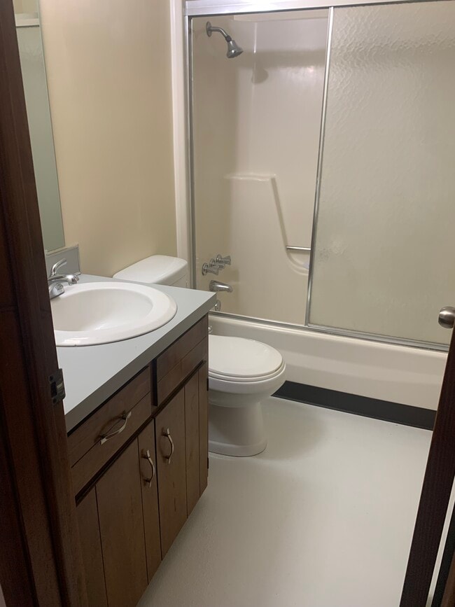 full bath - 475 W Mae Rose Ave
