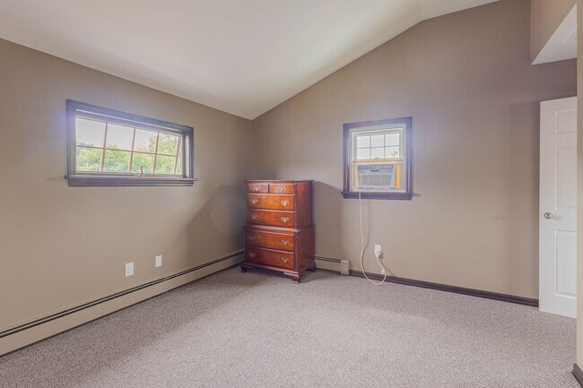Building Photo - Fully Renovated 2-Bedroom Apartment – Locust Valley, NY
