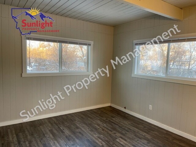 Building Photo - 123 S 12th St W