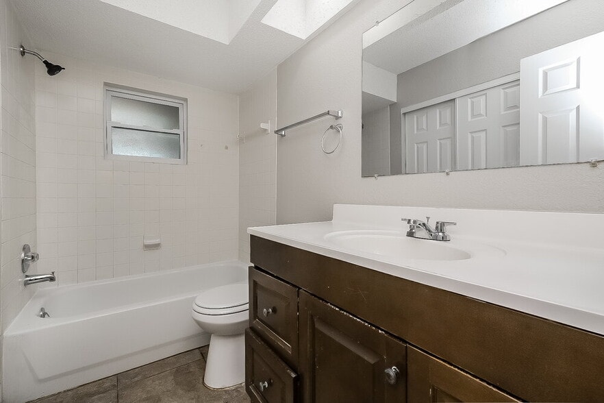 Building Photo - 16328 Caribbean Ct