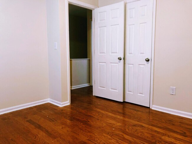 Building Photo - 1608 Eastern Ave NE