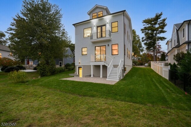 Building Photo - 15 Lake Rd