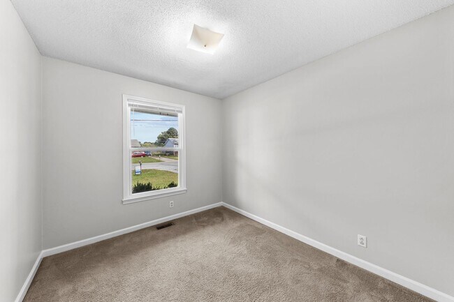 Building Photo - 133 E Street Clarksville, TN 37042