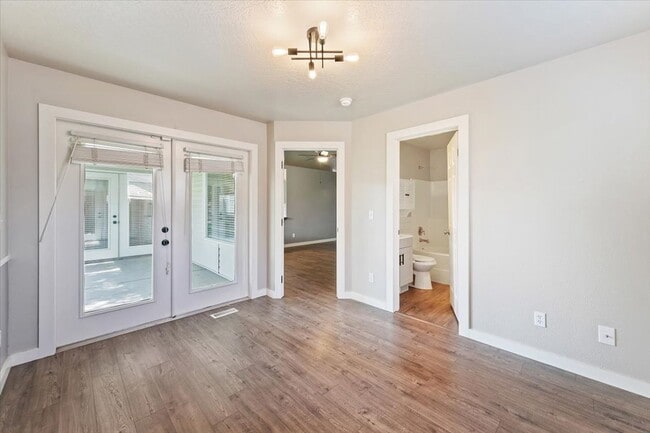 Building Photo - Stylish 3-Bed Home with Spacious Backyard ...