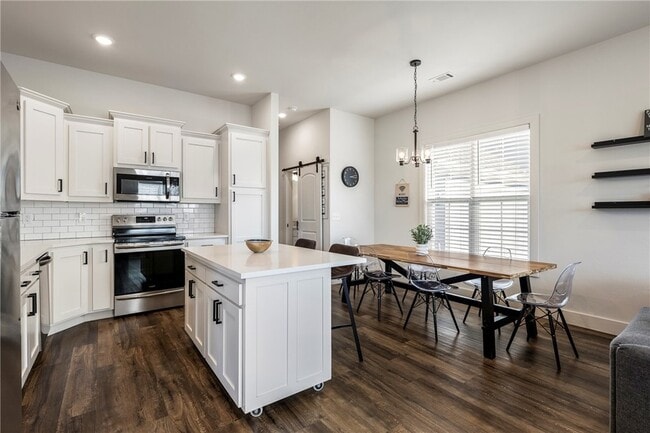 Building Photo - 501 S 7th St