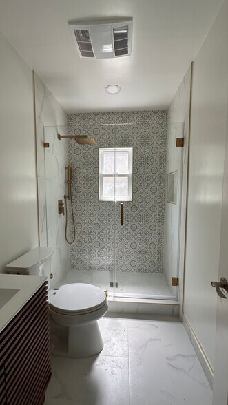 Building Photo - 3351 Hamilton Way