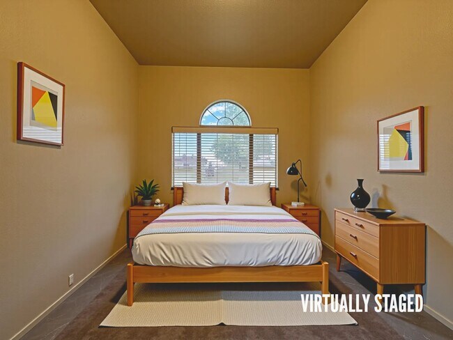 Building Photo - 7819 Woodbury Dr