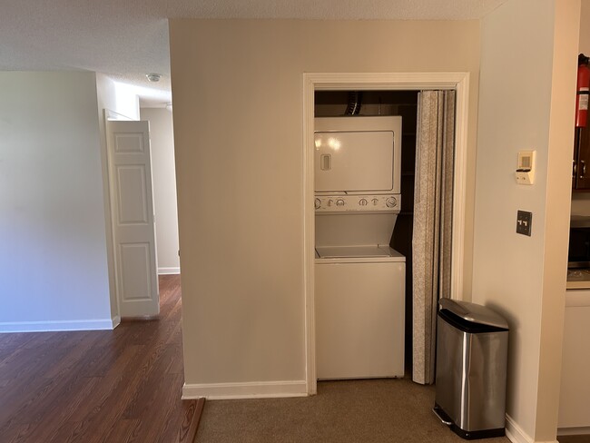 Building Photo - 50 Brookside Dr