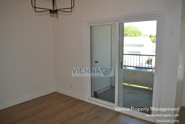 Building Photo - 102 Beachcomber Dr E