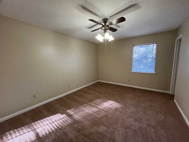 Building Photo - 171 Greenbriar Ct