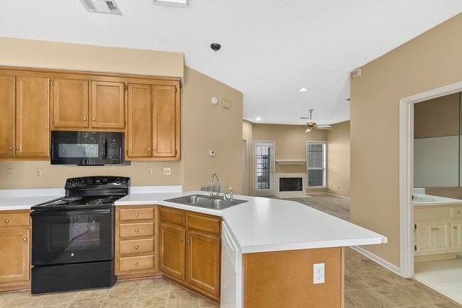 Building Photo - 2 Bed 2 Bath