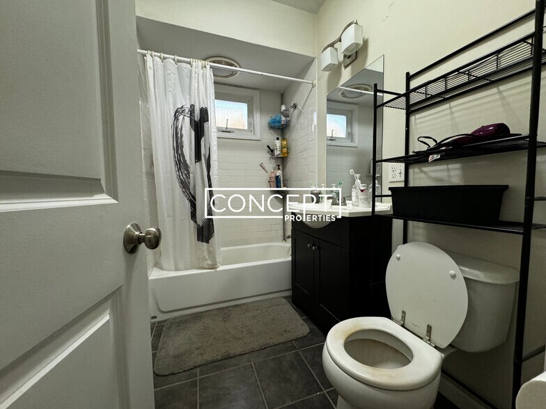 Building Photo - 14 Parker Hill Ave